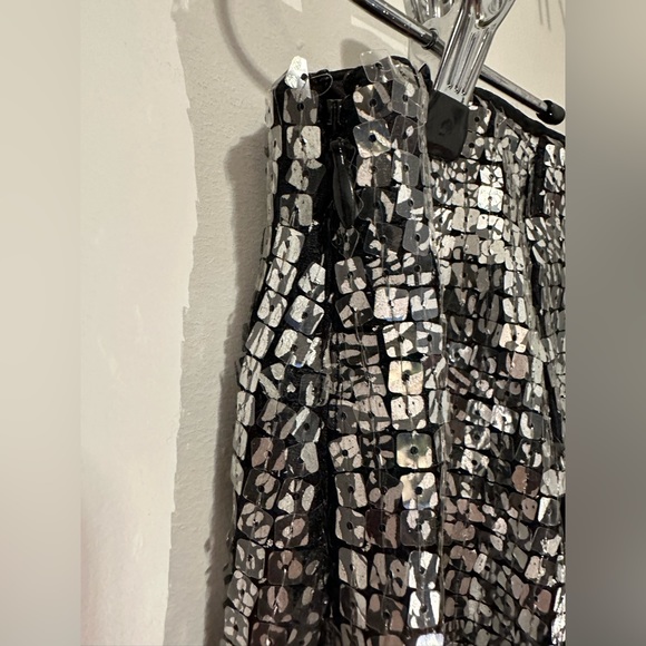 Banana Republic silver sequin mini skirt - Size 4 - Picture 5 of 7